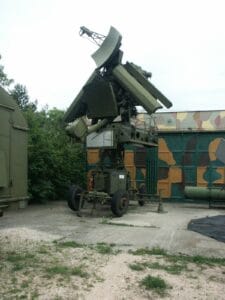 Tulenjohtotutka, suomalaisittain ”Hirviö”