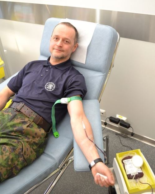 HRU:n Pioneeriosasto haastaa kaikki reserviupseeriyhdistykset verenluovutuskampanjaan. Pioneeriosaston puheenjohtaja Timo Lukkarinen avasi verenluovutuskampanja luovuttamalla itse verta. 